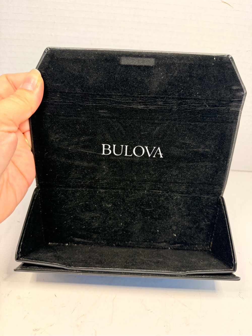 Bulova Black Triangular
Eyeglass Case Hard Shell
Magnetic Closure - Picture 4 of 4